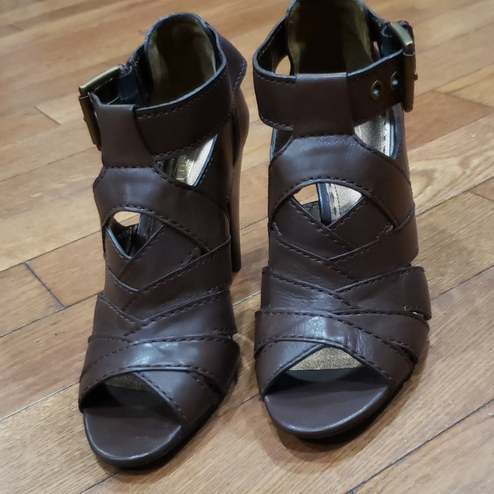Coach shors  (harah calf style)